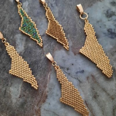 سلسال خريطة فلسطين بألوان لامعة مختلفة من خرز الميوكى