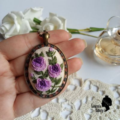 Embroidery necklace