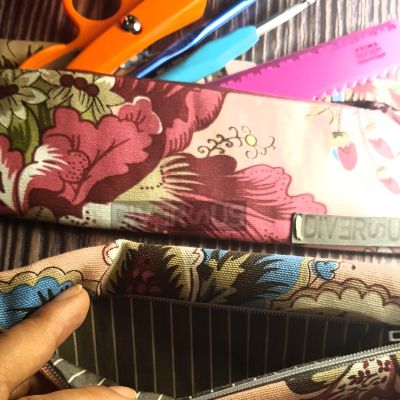 مجموعة من قطعتين،حافظة للاقلام وحافظة للنقود 