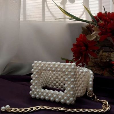 حزام لولي بلمسة ذهبية