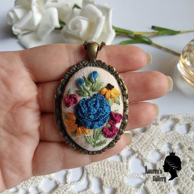 Embroidery necklace