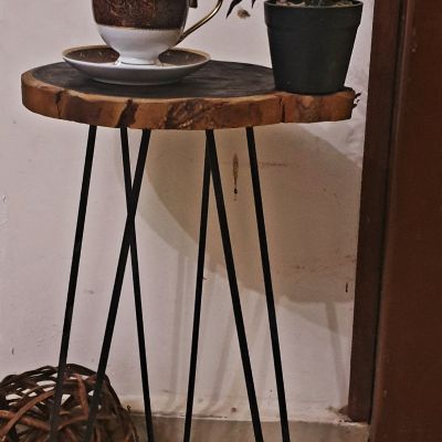 طاولة جانبية 