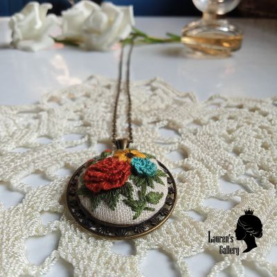 Embroidery necklace