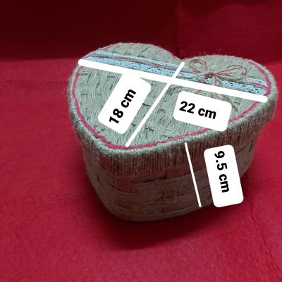 صندوق هدايا شكل قلب من خيوط الخيش 