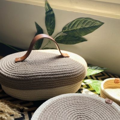 Organizer basket with lid 