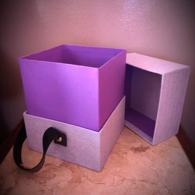  صندوق هدايا بيد جلد لون لافندر 