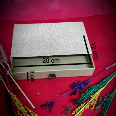 صندوق هدايا للمحافظ او البورتيفيه 