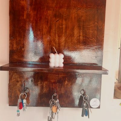 ستاند للوحه الكهرباء وعلاقه للمفاتيح 