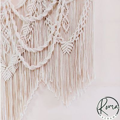 جدارية مكرمية – 140 سم – أبيض سكري – صناعة يدوية من روما