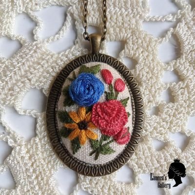 Embroidery necklace