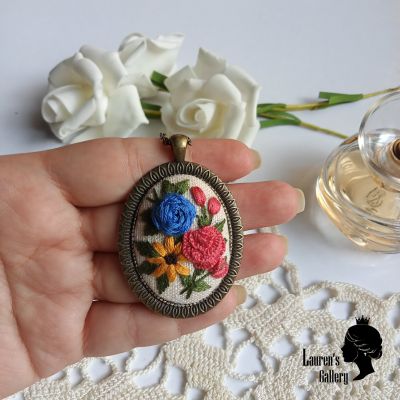 Embroidery necklace
