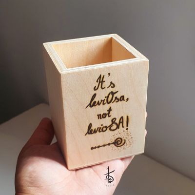 It's leviOsa, not levioSA! -  مقلمة مكتب خشب 