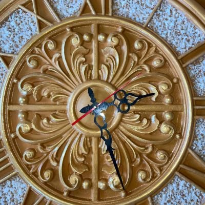 الساعة الذهبية