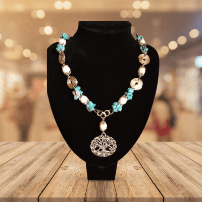 قلاده من حجر فيروزري