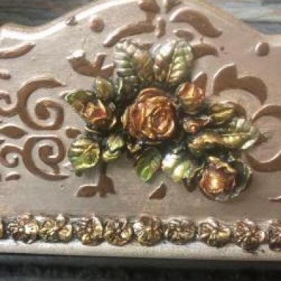 حامل للمعدات المنزلية