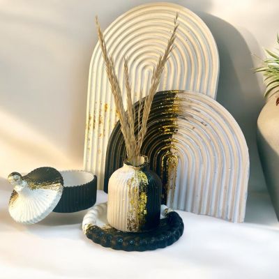 Black and white decor set