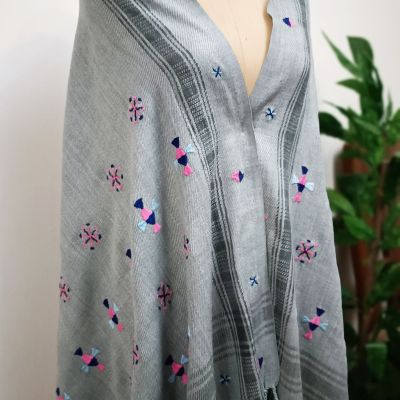 شال صوف خفيف مطرز يدوى فى سيوة