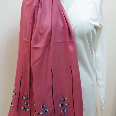 طرحة او اسكارف قطن مطرزة يدوى فى سيوة