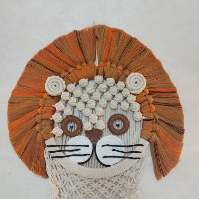 معلقة اسد مكرمية