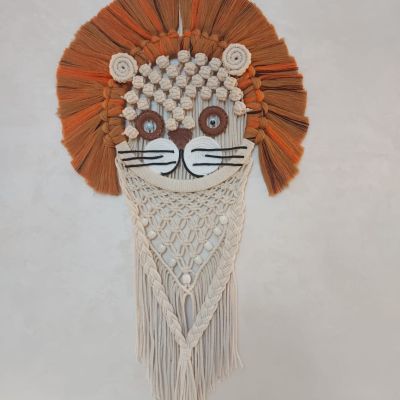 معلقة اسد مكرمية