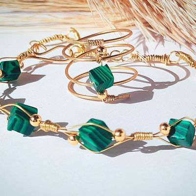 أنسيال وخاتم من أحجار العقيق