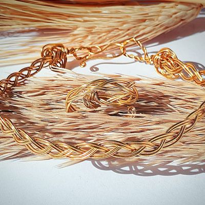 أنسيال وخاتم من أحجار العقيق