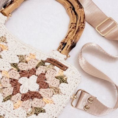 شنطة كروشية مربعات بيد عاج