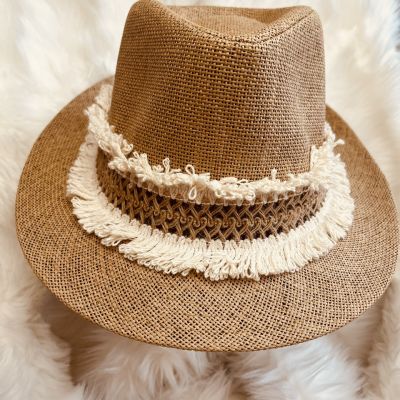 طاقيه للصيف مزينه بالخيوط 