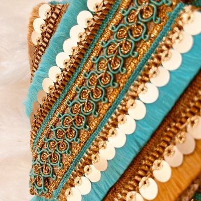 شنطه موبايل صغيره مزينه بالشرائط الملونه 