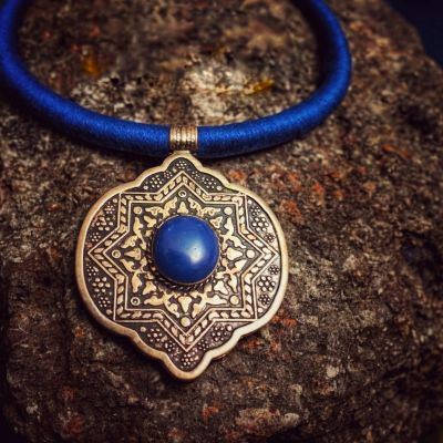 عقد طوق من الخيط ودلاية نحاس اصلي