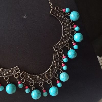 قلادة معدنية