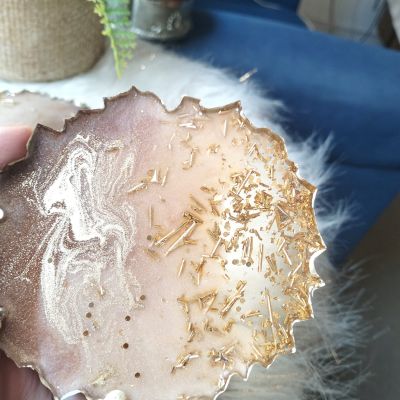 مجموعة كوسترات بالحامل 