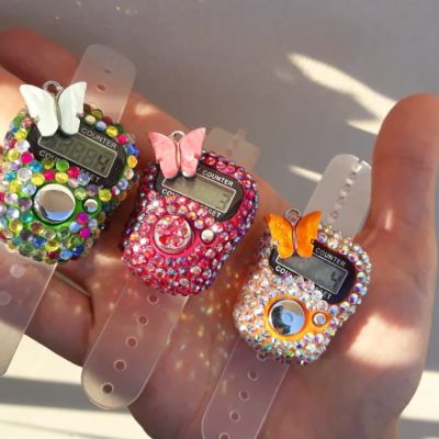 سبح رقمية مطرزة بفراشة 