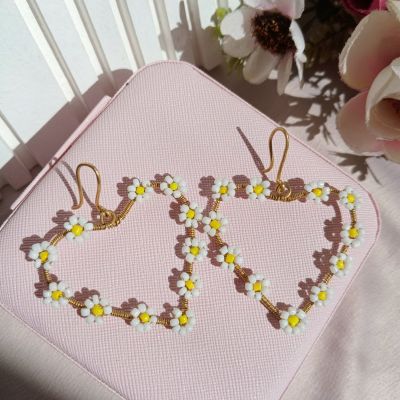 حلق نحاس علي شكل قلب