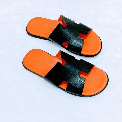 Man's slippers trendy 