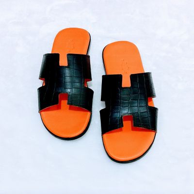 Man's slippers trendy 