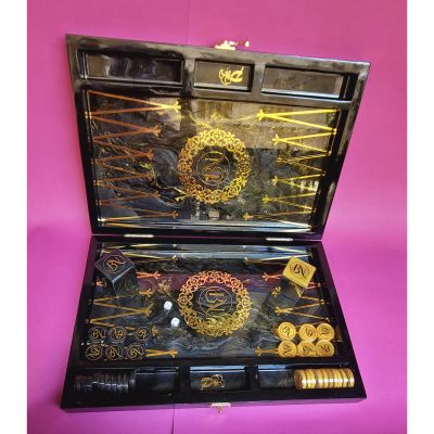 لعبة طاولة من الريزن 