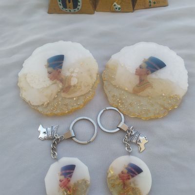 كوستر وميدالية نفرتيتي من الريزن