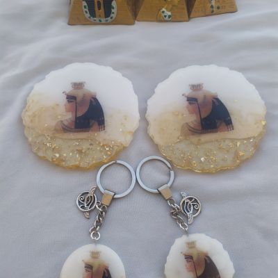 كوستر وميدالية من الريزن