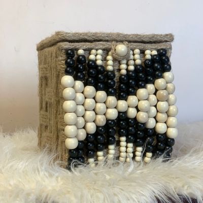 A box of tissues inlaid with wooden grains