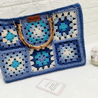 Elegant crochet bag