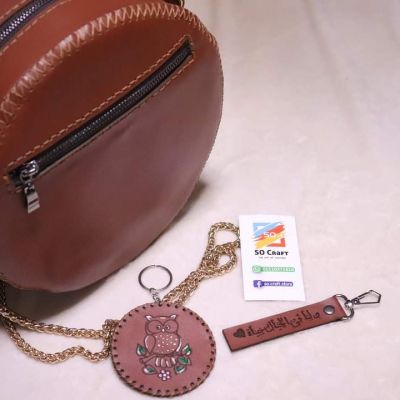 شنطة دائريه بطابعه بومة ليزر ومتاح اى صورة