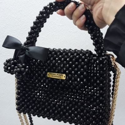 شنطة خرز اسود بفيونكة