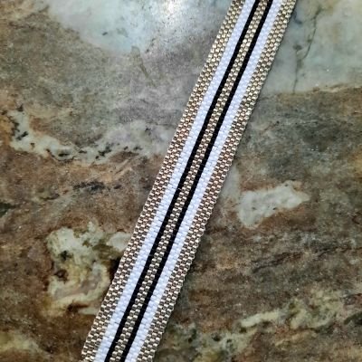 مجموعة الخطوط الأبيض والاسود المتوازية من خرز الميوكى