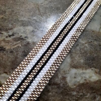 مجموعة الخطوط الأبيض والاسود المتوازية من خرز الميوكى