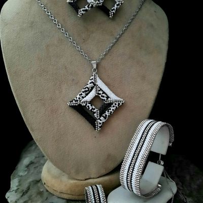 مجموعة المربعات المجسمة ابيض واسود من خرز الميوكى