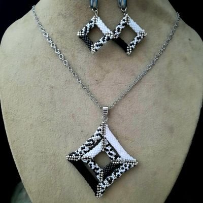 مجموعة المربعات المجسمة ابيض واسود من خرز الميوكى