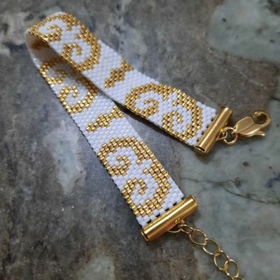 إسورة بتصميم عربى بسيط من خرز الميوكى