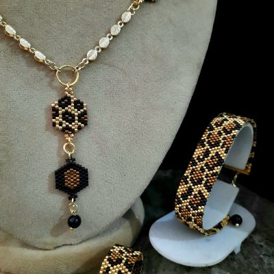 مجموعة بتصميم جلد النمر الذهبى  من خرز الميوكى