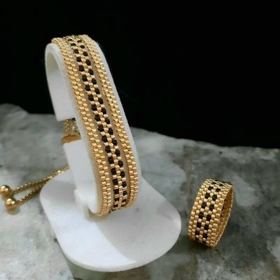 مجموعة رقيقة من الذهبى والأسود من خرز الميوكى